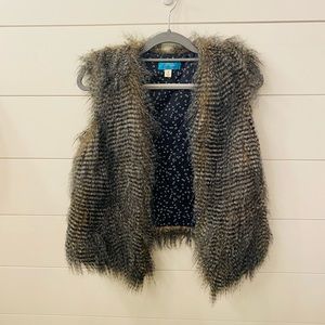 Women’s Faux Fur Vest. Size Small.